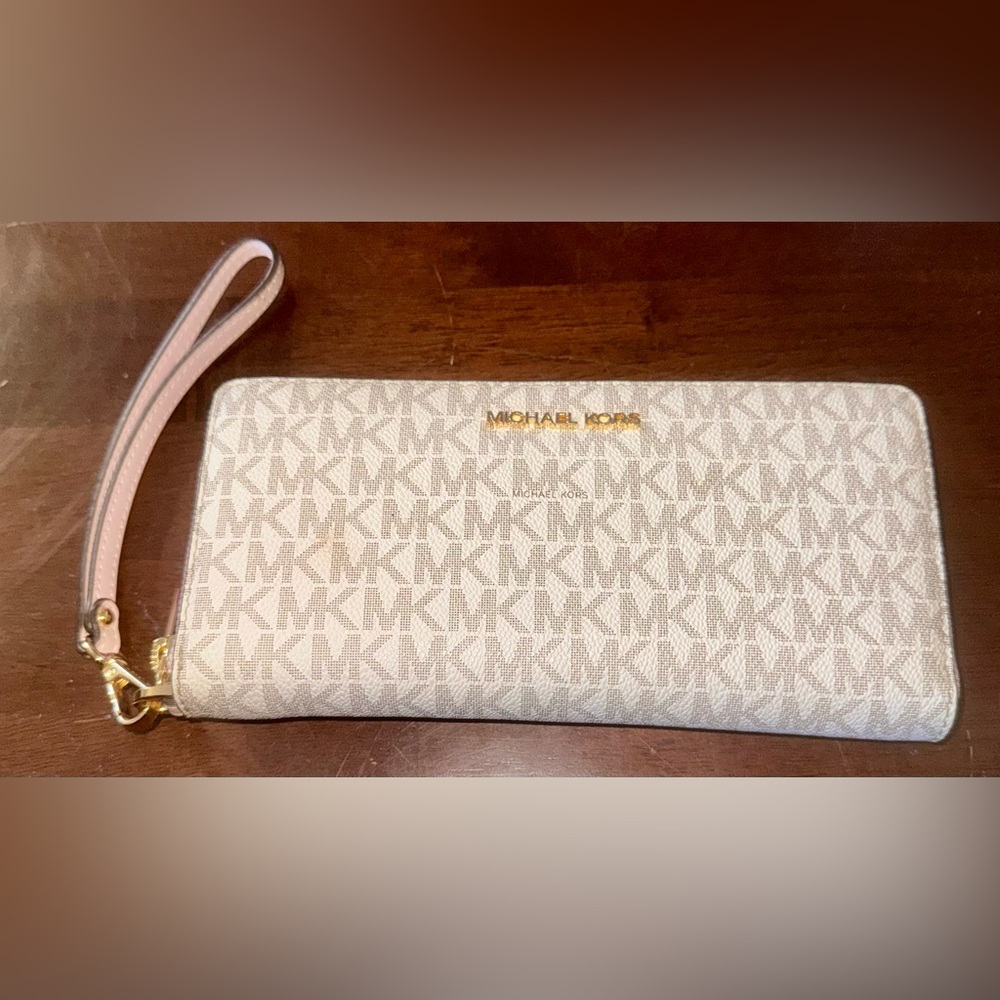 NWT Michael Kors Signature Large Wallet in Vanilla and Powder Blush